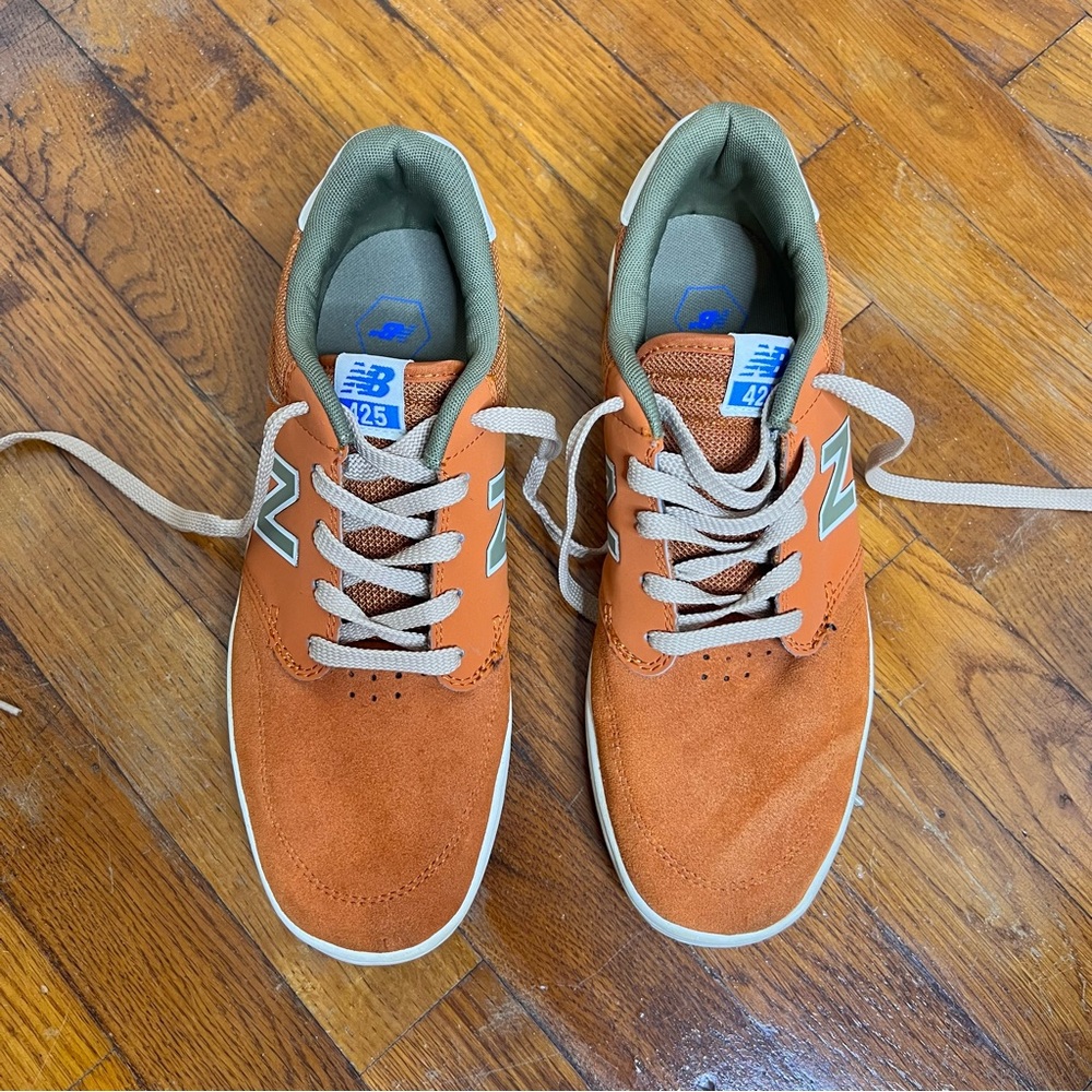 2022 Numeric 425 'Rust White' size 8.5